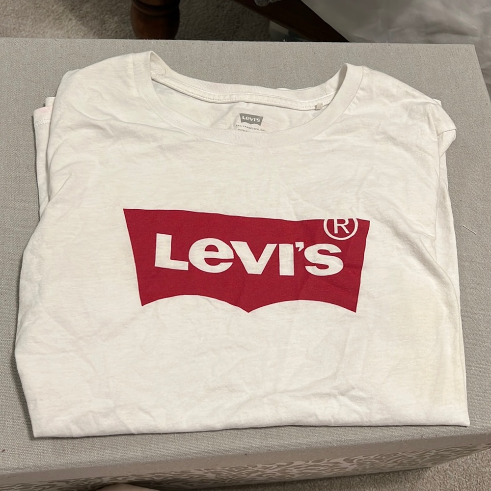 Levis t shirt